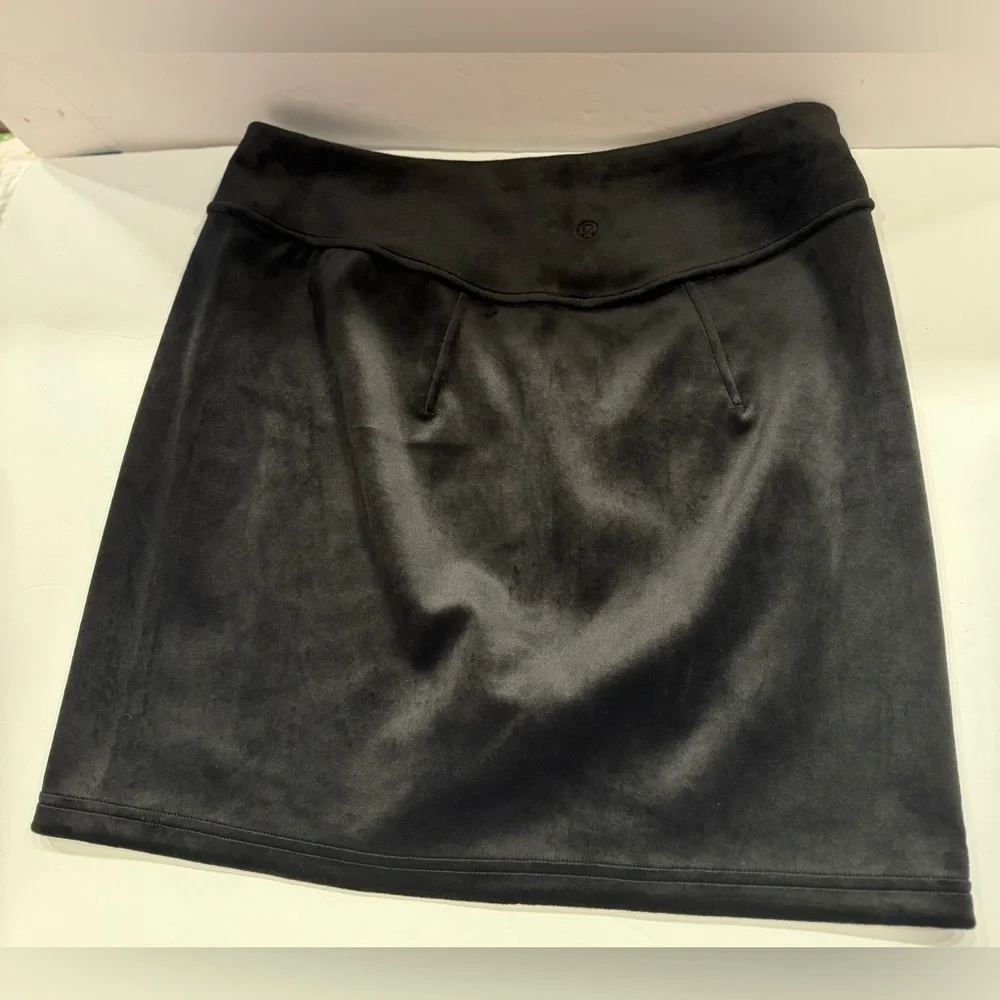 Lululemon Scuba HR Mini Skirt Velvet Size M NWT